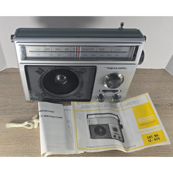 Vintage Realistic 12-625 AM/FM Portable Radio - Original Box/Manual. Works! READ - Picture 4 of 5